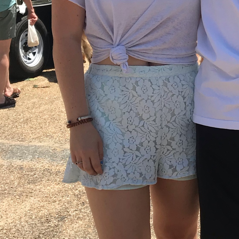 BCBG size S sea-foam flowy shorts